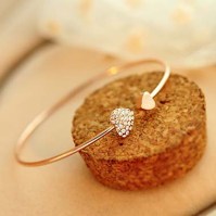 Roswe €5.13 - Sweet Rhinestone Decorated Heart Shape Golden Bracelet http://bit.ly/1zJEPW9
