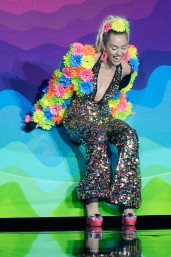 Miley Cyrus MTV VMAs 2015